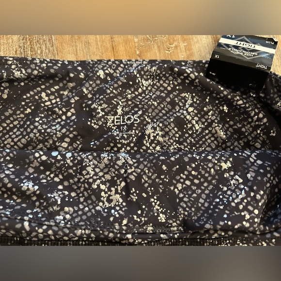 ZELOS SALE! Any 2 ZELOS $20! Black Snake Patterned Leggings, Size 1X NWT - Picture 9 of 14